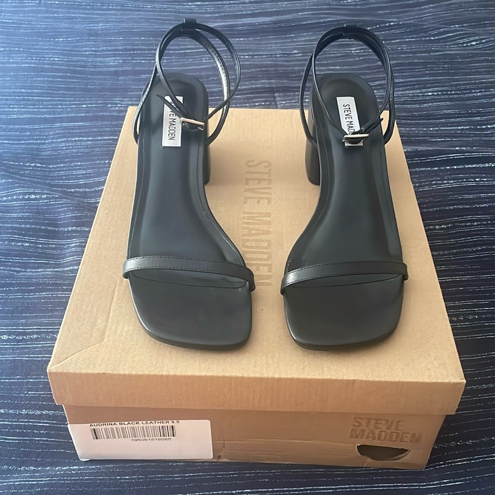STEVE MADDEN new in box size 9 1/2